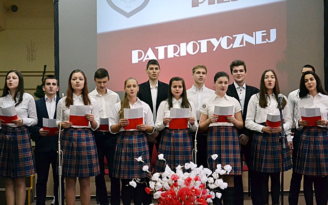 Dbamy o patriotyczne wychowanie i więzi z Polską